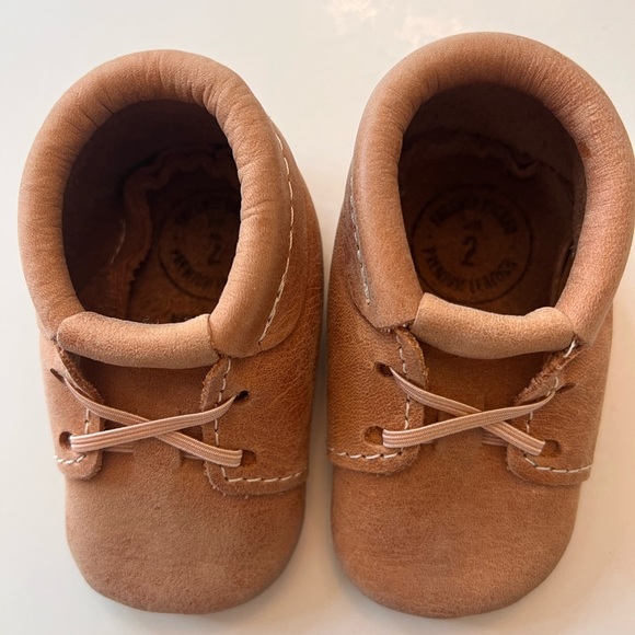 Freshly picked Size 2 soft suede EUC - Picture 1 of 3